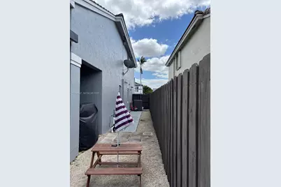 15891 SW 76th St, Miami, FL 33193 - Photo 35