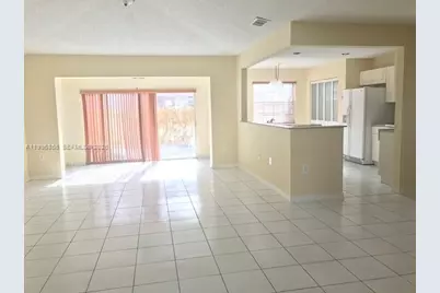 19712 NW 82nd Pl, Hialeah, FL 33015 - Photo 9