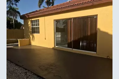 19712 NW 82nd Pl, Hialeah, FL 33015 - Photo 5