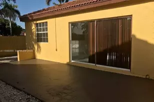 19712 NW 82nd Pl, Hialeah, FL 33015 - Photo 5