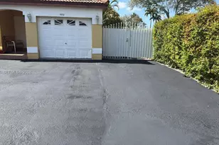 19712 NW 82nd Pl, Hialeah, FL 33015 - Photo 1