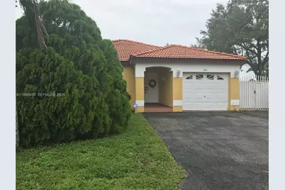 19712 NW 82nd Pl, Hialeah, FL 33015 - Photo 1