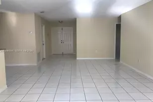 19712 NW 82nd Pl, Hialeah, FL 33015 - Photo 11