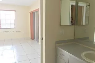 19712 NW 82nd Pl, Hialeah, FL 33015 - Photo 17