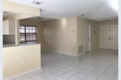 19712 NW 82nd Pl, Hialeah, FL 33015 - Photo 11