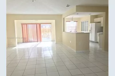 19712 NW 82nd Pl, Hialeah, FL 33015 - Photo 9
