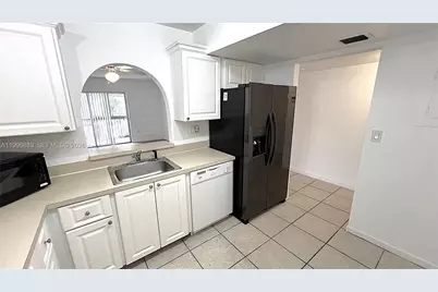 711 N Pine Island Rd #211, Plantation, FL 33324 - Photo 15