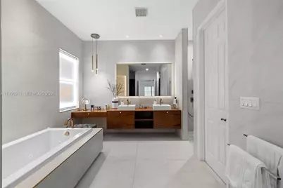 3870 E Hibiscus St, Weston, FL 33332 - Photo 39