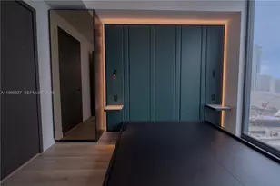 20 NE 11th St, Miami, FL 33132 - Photo 25