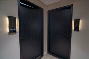 20 NE 11th St, Miami, FL 33132 - Photo 31