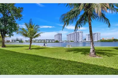 3030 Marcos Dr #T302, Aventura, FL 33160 - Photo 5