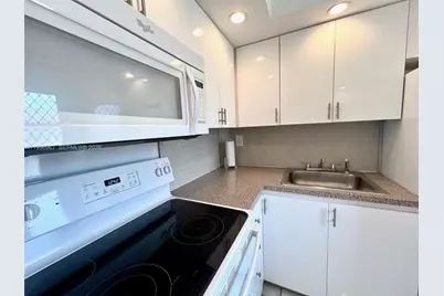 3030 Marcos Dr #T302, Aventura, FL 33160 - Photo 11