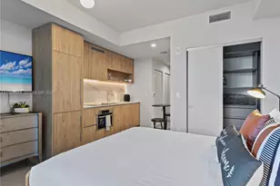 11 NE 6th St, Miami, FL 33132 - Photo 9