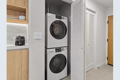 11 NE 6th St #2102, Miami, FL 33132 - Photo 11