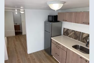 1424 NW 69th St, Miami, FL 33147 - Photo 9