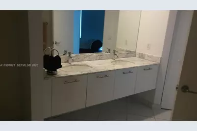 55 SE 6th St #2310, Miami, FL 33131 - Photo 9