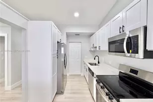 9254 NW 18th St, Pembroke Pines, FL 33024 - Photo 9