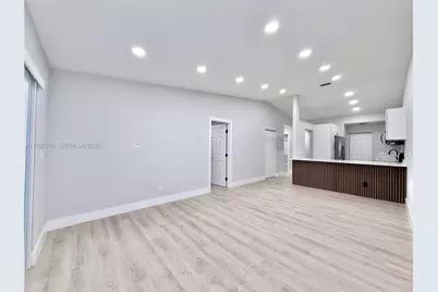 9254 NW 18th St, Pembroke Pines, FL 33024 - Photo 5