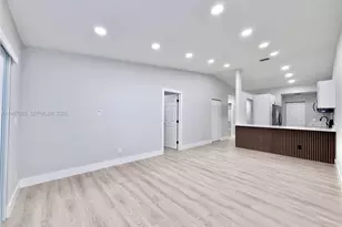 9254 NW 18th St, Pembroke Pines, FL 33024 - Photo 5