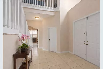 8968 NW 180th Ter, Hialeah, FL 33018 - Photo 3
