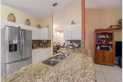 709 NW 177th Ave, Pembroke Pines, FL 33029 - Photo 7