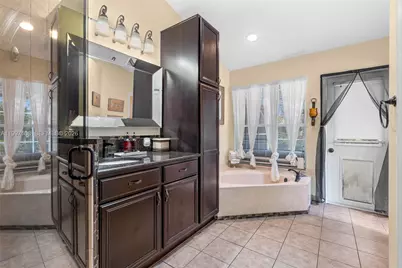 694 SE Karrigan Ter, Port Saint Lucie, FL 34983 - Photo 5