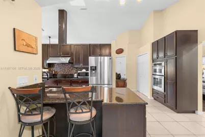 694 SE Karrigan Ter, Port Saint Lucie, FL 34983 - Photo 3