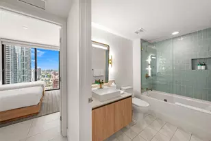 159 NE 6th St, Miami, FL 33132 - Photo 17