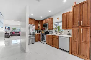 13935 SW 10th St, Miami, FL 33184 - Photo 5