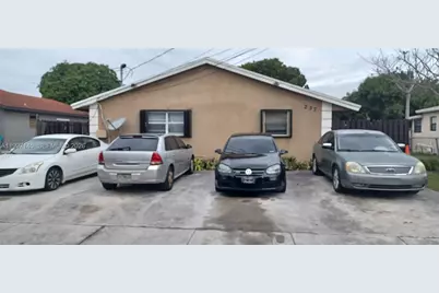 237 SW 5th St, Deerfield Beach, FL 33441 - Photo 1