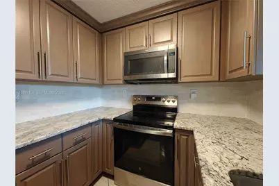 9803 NW 37th St, Sunrise, FL 33351 - Photo 5