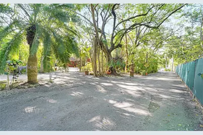 15425 SW 268th St, Homestead, FL 33032 - Photo 9