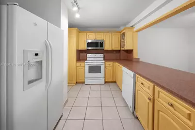 6450 Collins Ave #205, Miami Beach, FL 33141 - Photo 31