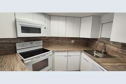 8255 Lake Dr #405, Doral, FL 33166 - Photo 3