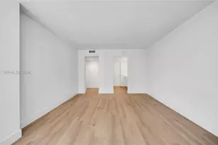 555 NE 34th St, Miami, FL 33137 - Photo 15