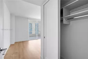 555 NE 34th St, Miami, FL 33137 - Photo 27