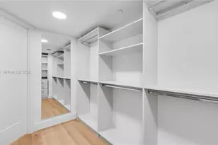 555 NE 34th St, Miami, FL 33137 - Photo 25