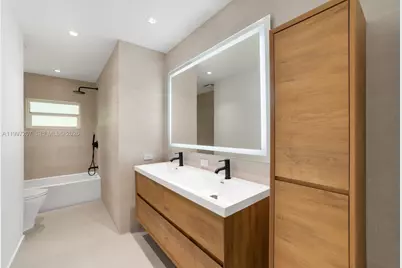 19721 NE 23 Ave, Miami, FL 33180 - Photo 33