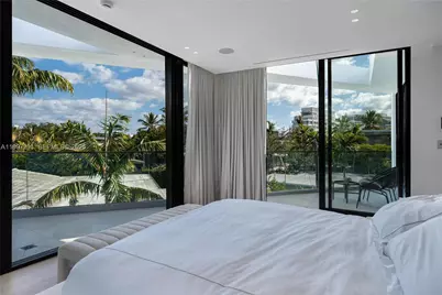 1045 W 47th Ct, Miami Beach, FL 33140 - Photo 15