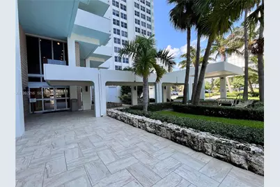 2899 Collins Ave #424, Miami Beach, FL 33140 - Photo 27