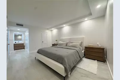2899 Collins Ave #424, Miami Beach, FL 33140 - Photo 7