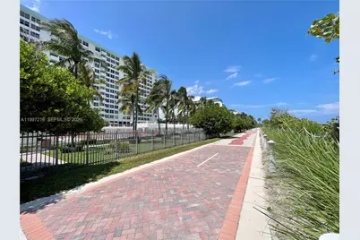 2899 Collins Ave #424, Miami Beach, FL 33140 - Photo 29