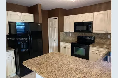 194 Maple Ter, Davie, FL 33325 - Photo 9