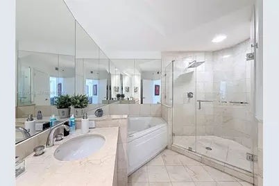 808 Brickell Key Dr #2002, Miami, FL 33131 - Photo 15