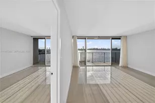 7601 E Treasure Dr, North Bay Village, FL 33141 - Photo 39