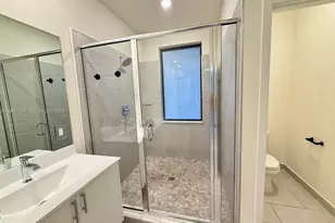 8001 NW 41st St, Doral, FL 33166 - Photo 11