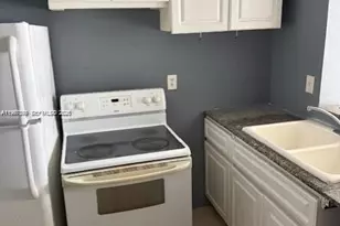 488 NW 165th St Rd, Miami, FL 33169 - Photo 7