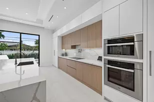 2757 NE 34th St, Fort Lauderdale, FL 33306 - Photo 9