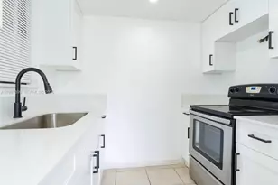 1490 W 42nd Pl, Hialeah, FL 33012 - Photo 9