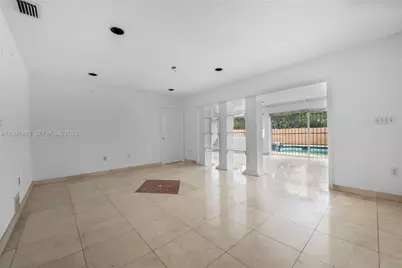 8724 NW 189th Ter, Hialeah, FL 33018 - Photo 5